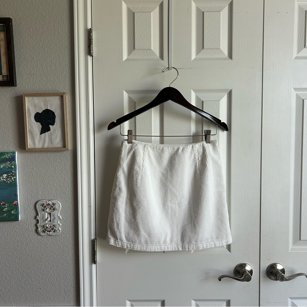 Glassons bright white corduroy mini skirt w/ side zipper